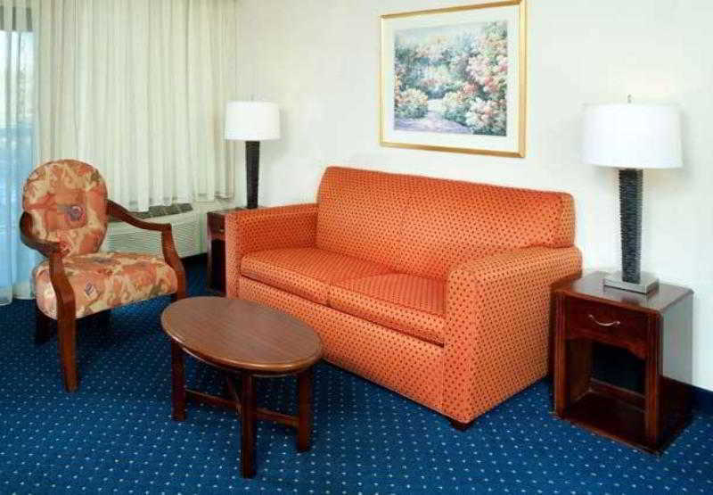 Hotel Courtyard Cleveland Independence Esterno foto